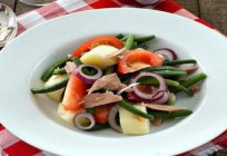 Lezzetli bir salata ile haşlanmış sığır eti: yemek tarifleri, malzemeler, pişirme yöntemleri ve yorumları