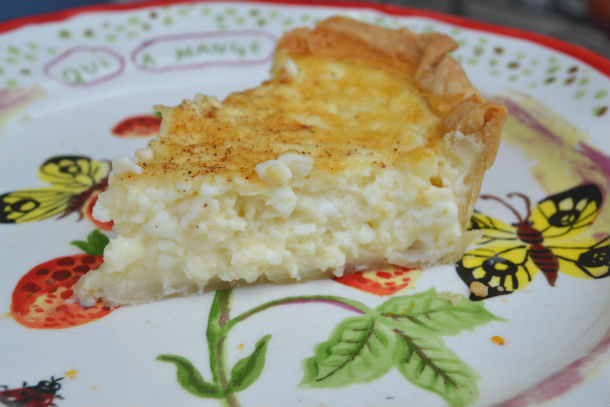 Pie with sour cream and cheese