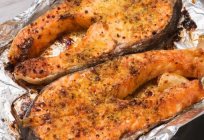 Carp baked in the oven: recipes and cooking secrets