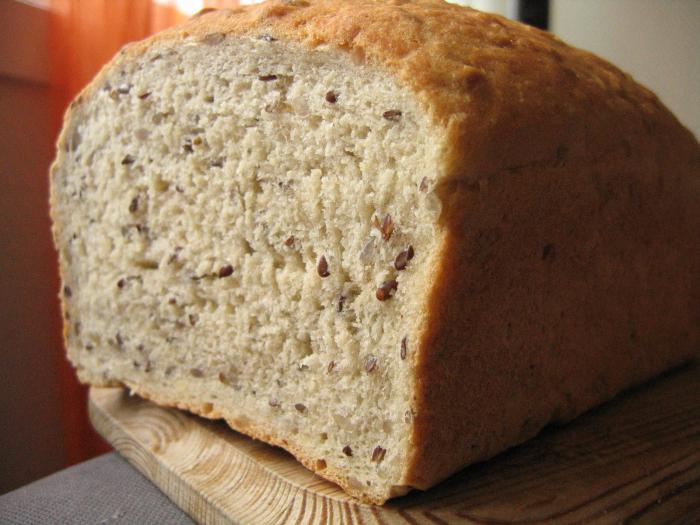 Brot aus Roggenmehl in Brot-Maschine