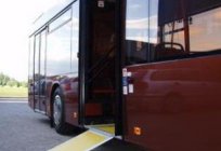 Maz-203 - cómodo многоместный de tres puertas de bus tipo urbano