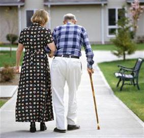 догляд за літніми людьми старше 80 років