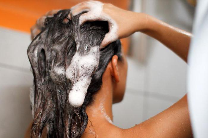 Waschen Sie Ihre Haare mit kaltem Wasser schädlich