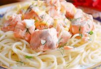 Los platos de la rosa salmón. La receta de la sopa, croquetas, fría aperitivos