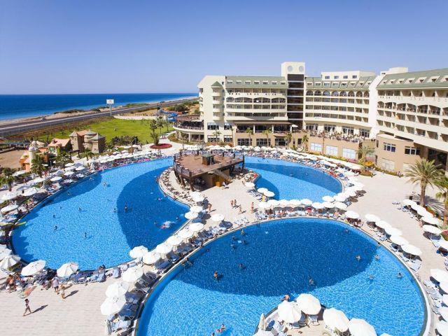 أميليا beach resort فندق