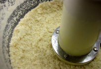 Como peneire a farinha sem peneira com itens improvisados