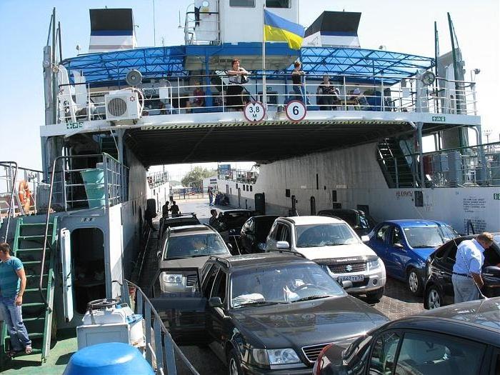 Ferry a través del estrecho kerchensky programación