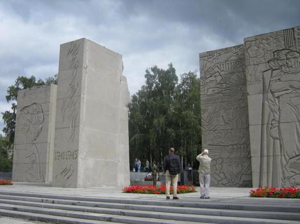 the monument of glory in Novosibirsk, the list of the dead