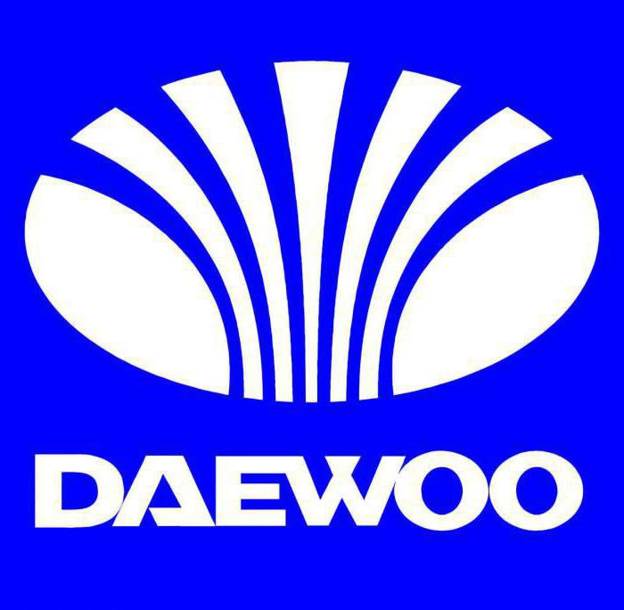 логотипі автомобиля Daewoo