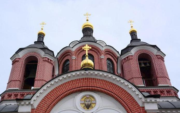el Templo de "Milagros" de la Madre de dios en Ховрино