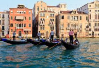 Gondoliers - who are they? Venetian gondoliers