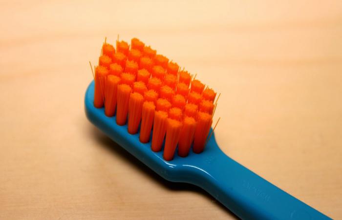 monopikovy toothbrush Curaprox