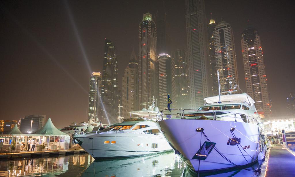 Łodzi w dzielnicy Dubai Marina