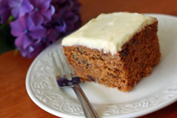 carrot cake with nuts