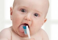 Коли з'являється перший зуб у дитини? Симптоми і допомогу малюкові