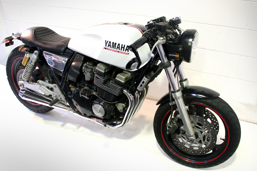 Апісанне Yamaha XJR 400