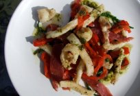 Salat «Meeresfrüchte-Cocktail» mit Garnelen und Calamari. Wie bereiten Salat «Meeresfrüchte-Cocktail»