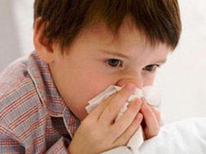 First aid for nose bleeding in children