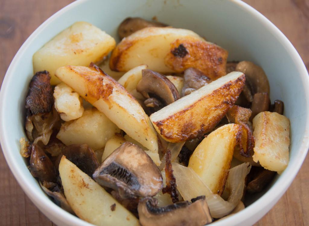 ziemniaki smażone z grzybami