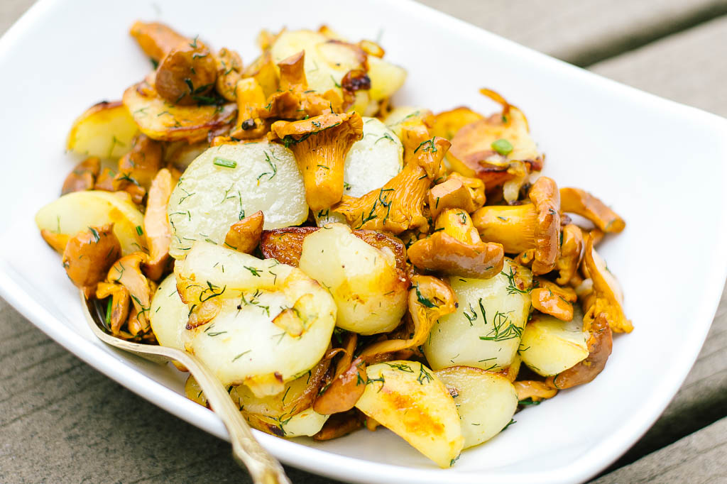 patatas fritas con setas y cebolla