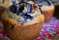 Amazing dessert: muffins with blueberries