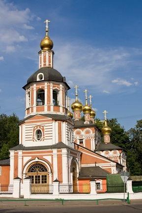 der Tempel der Geburtskirche in Izmailovo