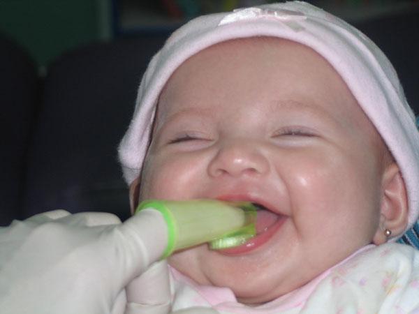 yellow coating on the tongue in a child causes