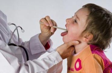 la laringitis de el niño de 2 años