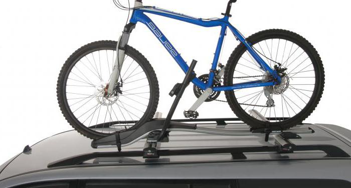 fijación para el transporte de la bicicleta en el techo del coche