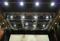 Sufitowe, podłogowe podsufitki: oświetlenie sceny, tablicy świetle reflektorów. Opona oświetlenia z światłach