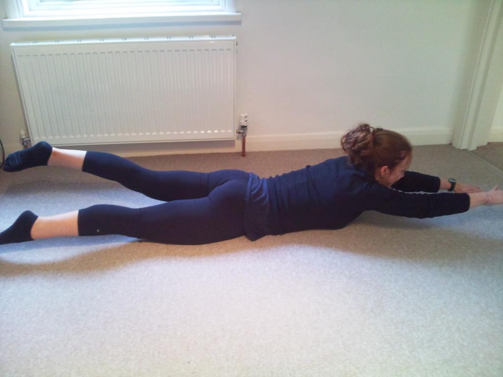 ćwiczenia w pozycji leżącej na brzuchu
