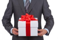 ¿Cómo elegir el regalo al jefe-hombre de cumpleaños?