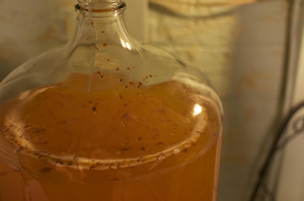 a simple recipe for homemade Apple cider vinegar
