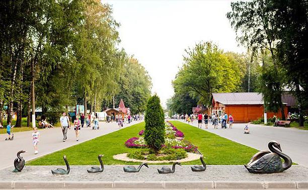 Belousovsky公園とトルストイ記念トゥーラ