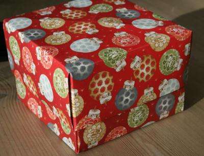 pudełko na prezent z papieru