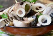 Mackerel, pickled in a jar of onions: recipe