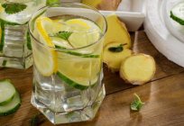 Bebida refrescante de limón y menta