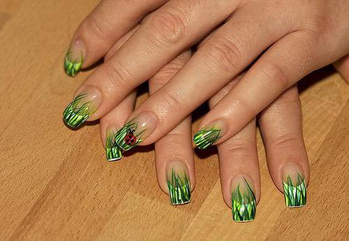 зелений френч на нігтях