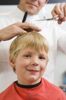 बाल कटाने के लिए बच्चों के लड़कों