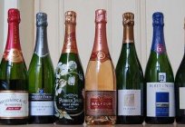 What distinguishes champagne from sparkling wine. Compare sparkling wines and champagne