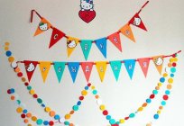 The idea of a garland for the birthday child with their hands