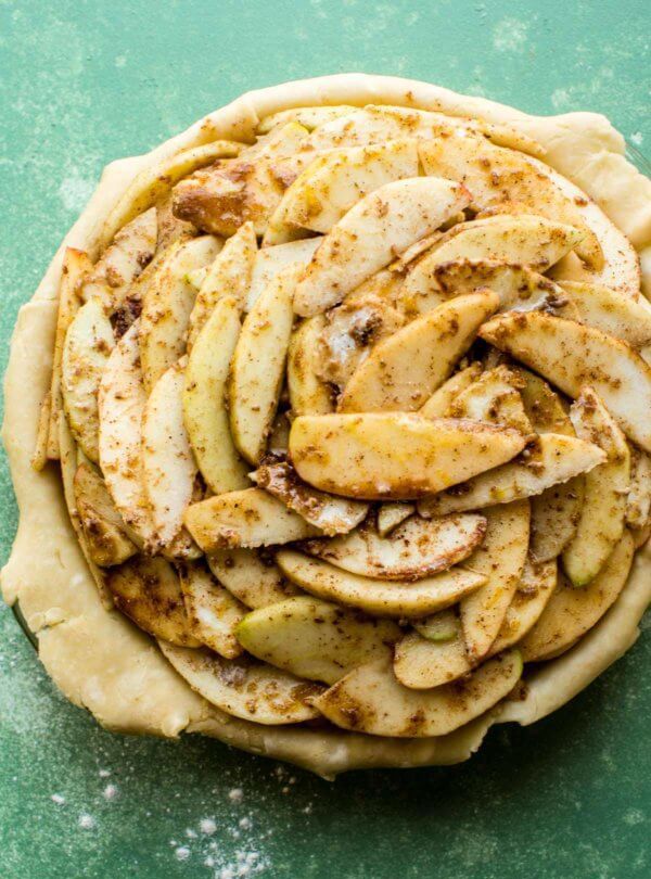 pastel de manzanas de la receta con la foto