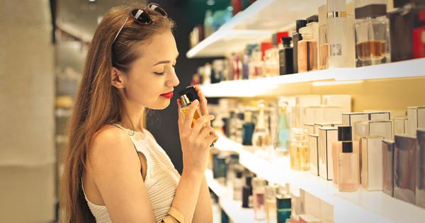 los clientes en la tienda online de perfumes y cosméticos Аромагуд