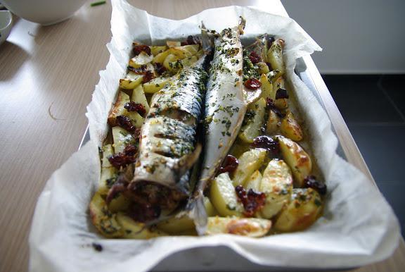 how to prepare tasty mackerel with potatoes in the oven in the hole