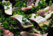 Only the best snacks: herring with onions and vinegar, cooking recipes