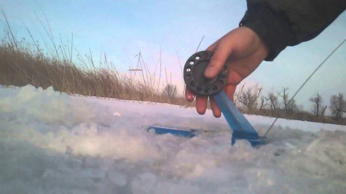 los Secretos de la pesca en el hielo en жерлицы