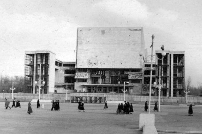  Rostov theatre square photo