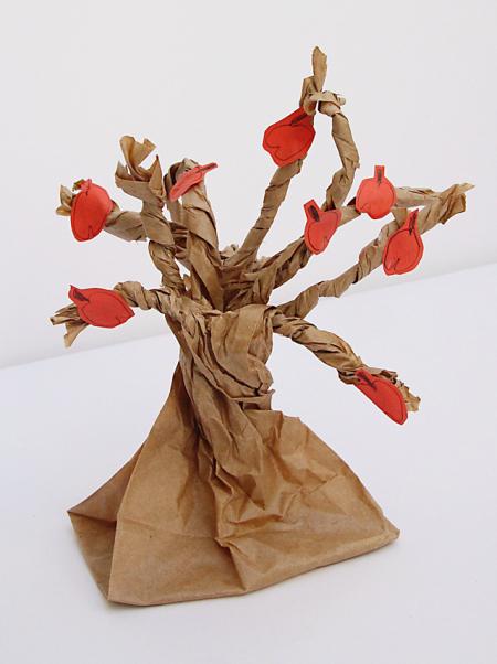 كيفية جعل شجرة من الورق&