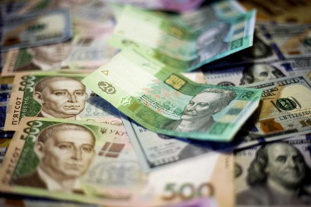 डॉलर के पतन में यूक्रेन