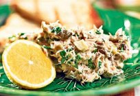 Ein leckeres Gericht - Salat aus Makrelen kalt geräuchert